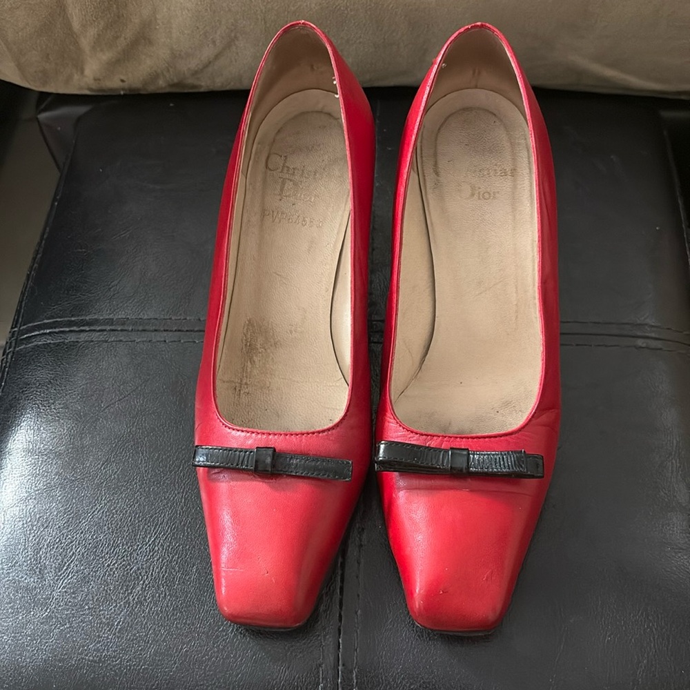 80s vintage Christian Dior Red leather pumps. Made in Venezuela. Size 36